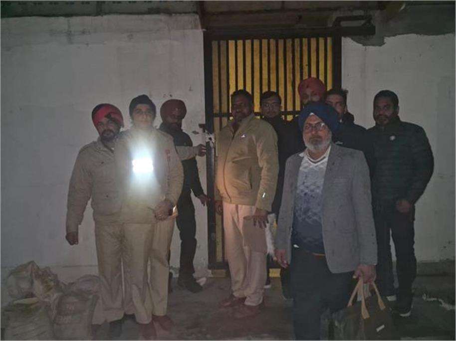 Summer Express - बठिंडा में गैरकानूनी दवा फैक्ट्री पर पुलिस का छापा: लाखों प्रतिबंधित दवाएं बरामद