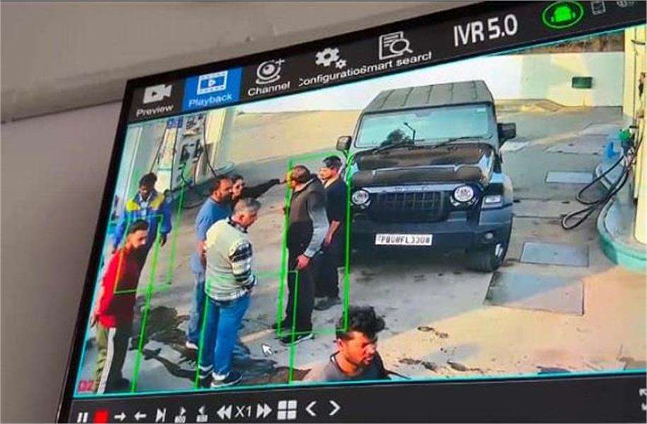 Summer Express - थार सवार NRI महिला का पेट्रोल पंप कर्मी पर हमला, CCTV वायरल