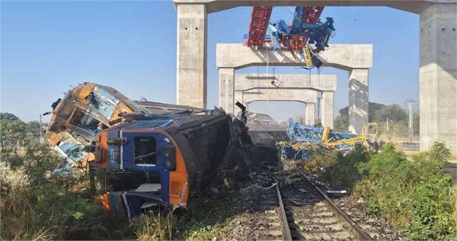 Summer Express - थाईलैंड में भीषण रेल हादसा, क्रेन गिरने से 22 यात्रियों की मौत