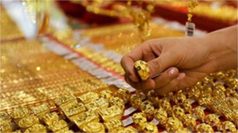 Summer Express - Gold-Silver Crash: रिकॉर्ड ऊंचाई से फिसले सोना-चांदी के भाव, निवेशकों को बड़ा झटका