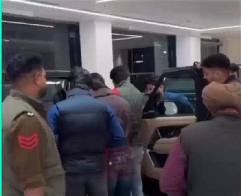 Summer Express - पंजाबी गायक प्रेम ढिल्लों पर अफ़ीम रखने और सेवन के आरोप