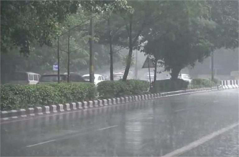 Summer Express - पंजाब में झमाझम बारिश, शीत लहर से बढ़ी ठंड