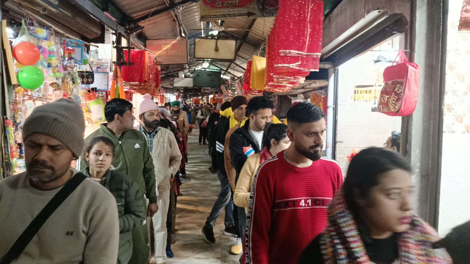 Summer Express - माता चिंतपूर्णी में ज्येष्ठ रविवार पर श्रद्धालुओं की उमड़ी भीड़