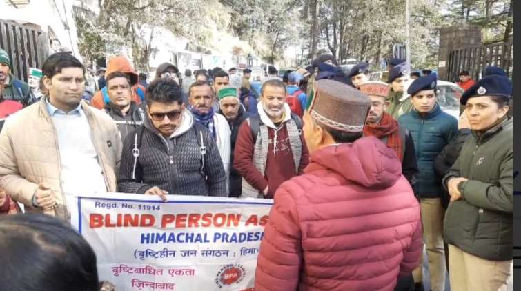 Summer Express - शिमला सचिवालय के बाहर दृष्टिबाधित बेरोजगारों का चक्का जाम, सर्कुलर रोड पर 4 किमी लंबा जाम