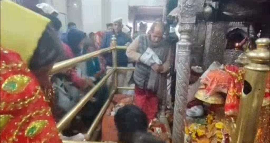 Summer Express - कांगड़ा ब्रजेश्वरी मंदिर में मकर संक्रांति पर घृत पर्व की तैयारियां जोरों पर