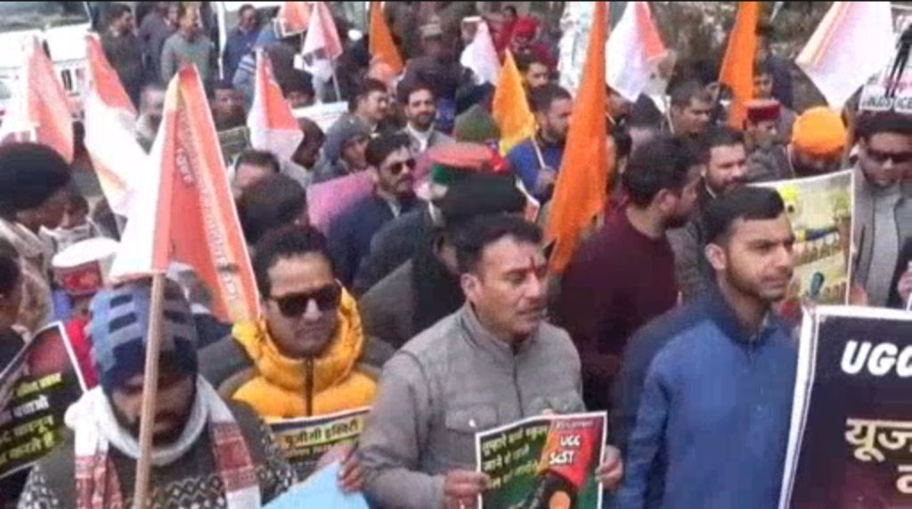 Summer Express - UGC के नए नियमों के खिलाफ शिमला में उबाल, देवभूमि संगठनों ने BJP कार्यालय का किया घेराव