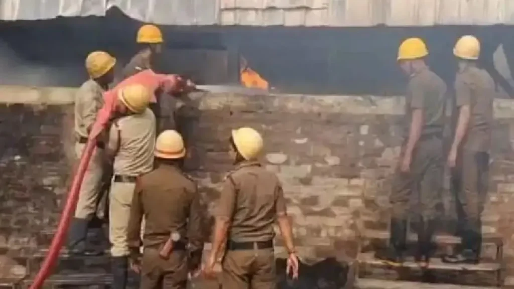 Summer Express - कोलकाता मोमो फैक्ट्री में भीषण आग, तीन की मौत