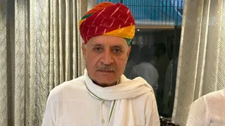 Summer Express - द्वारका एक्सप्रेसवे मेट्रो पर राजनीति तेज, मंत्री को सौंपा ज्ञापन