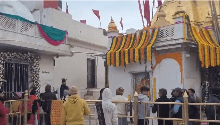 Summer Express - हिमाचल के नैना देवी मंदिर में श्रद्धालुओं ने नव वर्ष भक्ति के साथ मनाया