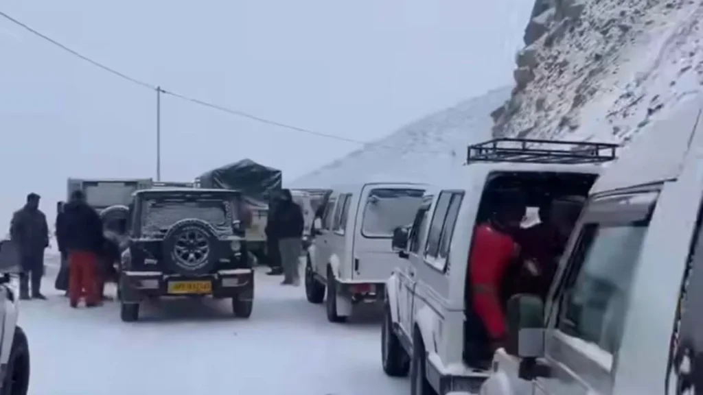 Summer Express - लाहुल घाटी में हिमपात, शिंकुला पर्यटक मार्ग फिलहाल बंद
