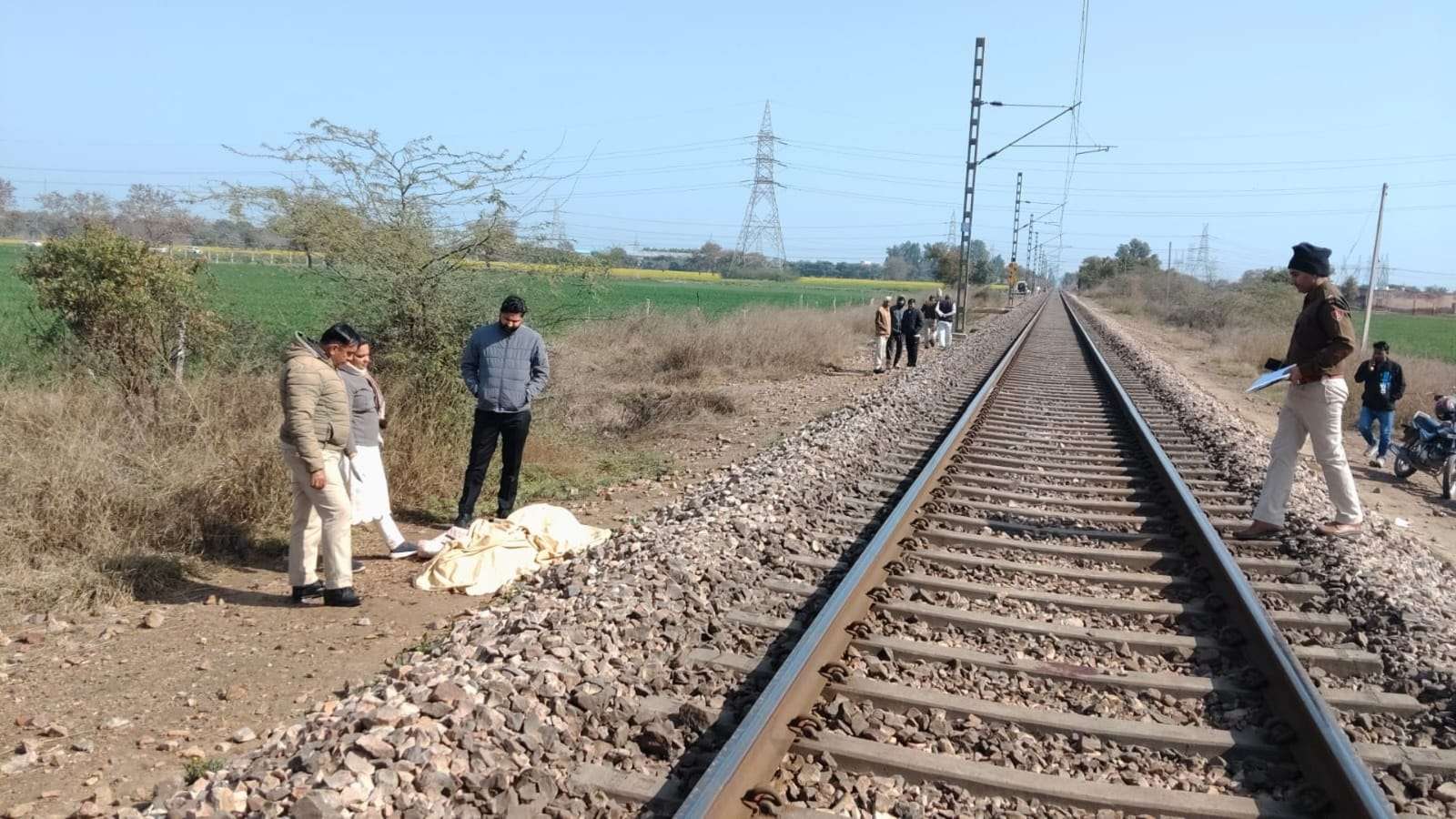 Summer Express - दिल्ली-हिसार रेलवे ट्रैक पर दर्दनाक हादसा, मां और मासूम बेटी की मौत