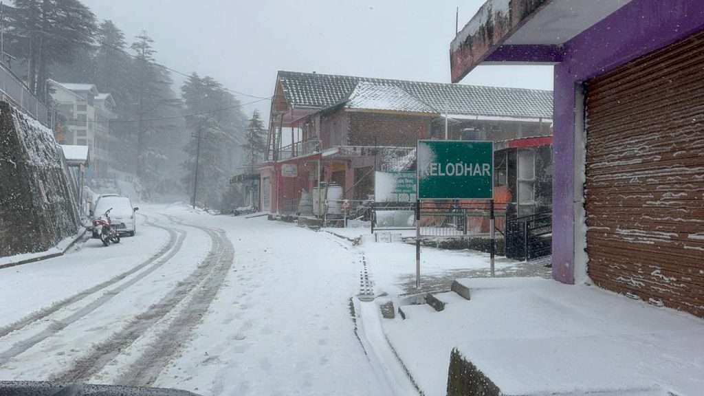 Summer Express - मंडी में बर्फबारी और बारिश से मौसम हुआ ठंडा-ठंडा,किसानों के चेहरे खिले
