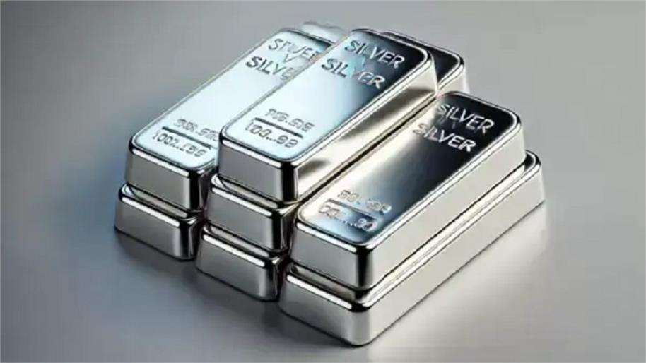Summer Express - चांदी की कीमत में फिर बड़ी गिरावट, सीधे ₹28,000 सस्ता हुआ Silver, देखें नया रेट