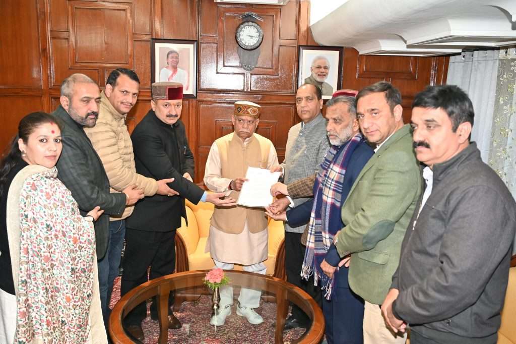 Summer Express - भाजपा ने राज्यपाल को सौंपा ज्ञापन…कहा- हिमाचल में संवैधानिक संकट, पुलिस कार्रवाई पर भी खड़े किए सवाल