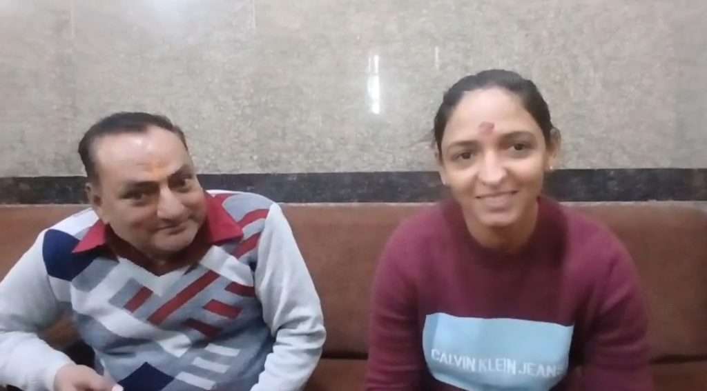 Summer Express - महिला क्रिकेट टीम की कप्तान हरमनप्रीत कौर ने माता चिंतपूर्णी में टेका माथा, युवाओं को दिया प्रेरणादायक संदेश