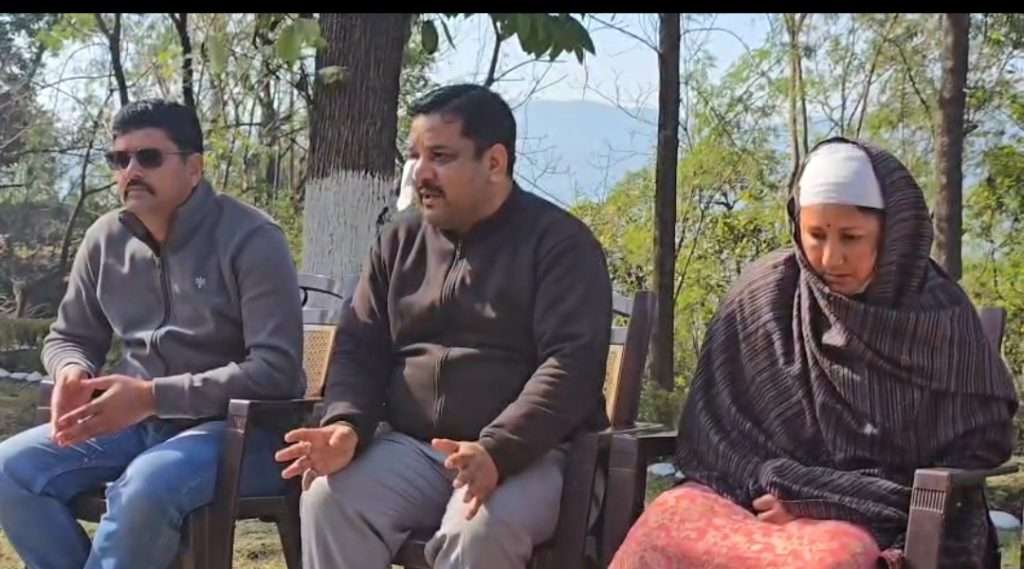 Summer Express - लदरौर में शराबियों का उत्पात, विरोध करने पर दुकानदार दंपत्ति पर हमला, पुलिस-स्वास्थ्य विभाग पर लापरवाही के आरोप