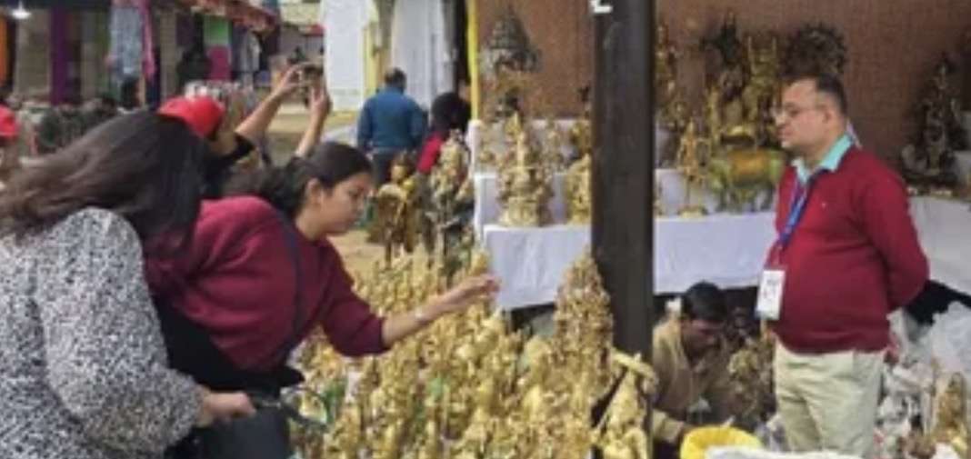 Summer Express - सूरजकुंड मेले में बालकिशन की पीतल कला बनी आकर्षण