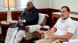 Summer Express - नरवणे की अप्रकाशित किताब पर राहुल का बड़ा दावा, संसद में हंगामा