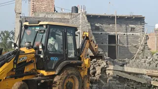 Summer Express - सोनीपत में 18 एकड़ की अवैध कॉलोनियों पर चला बुलडोजर, SMDA की कार्रवाई से मचा हड़कंप