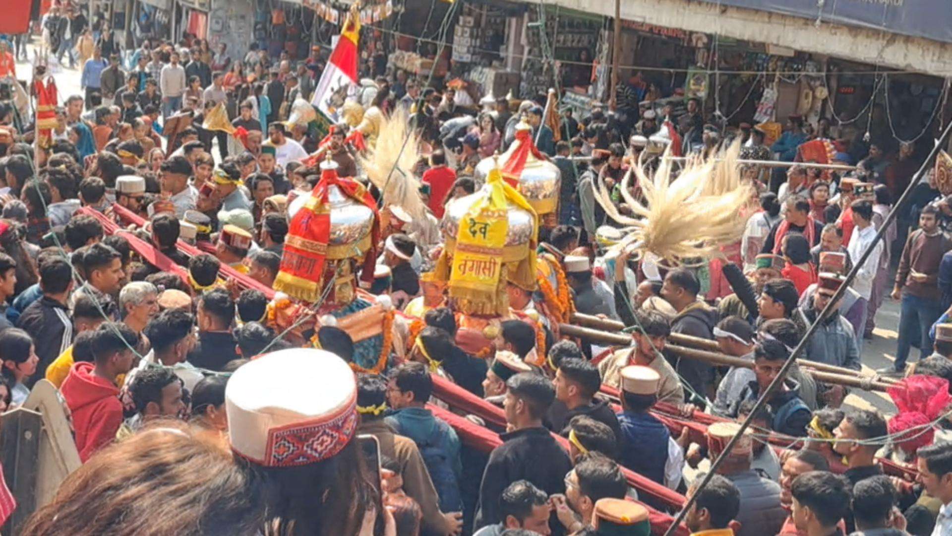 Summer Express - भव्य देव मिलन के बाद अपने-अपने मूल स्थानों की तरफ लौटे देवी-देवता, लोगों ने दी देवी-देवताओं को भावुक विदाई
