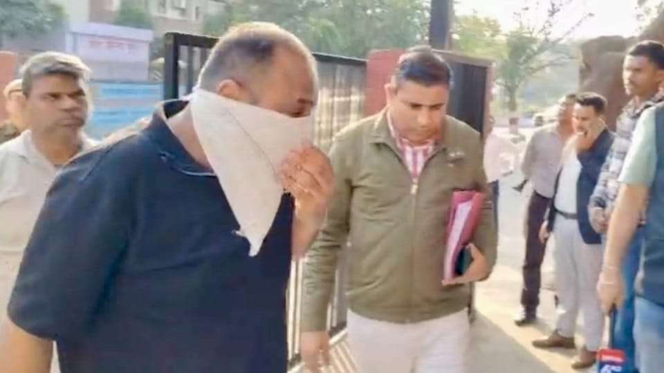 Summer Express - 590 करोड़ बैंक घोटाला: सरकारी अधिकारियों पर भी केस, तीन शहरों में एसीबी छापेमारी