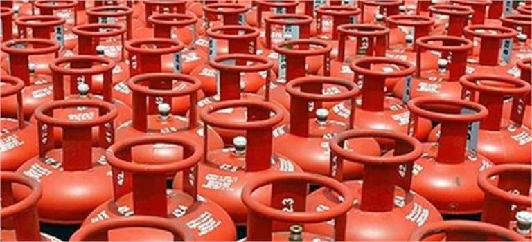 Summer Express - महंगाई का झटका: घरेलू LPG सिलेंडर 60 रुपये महंगा, कमर्शियल 115 रुपये बढ़ा