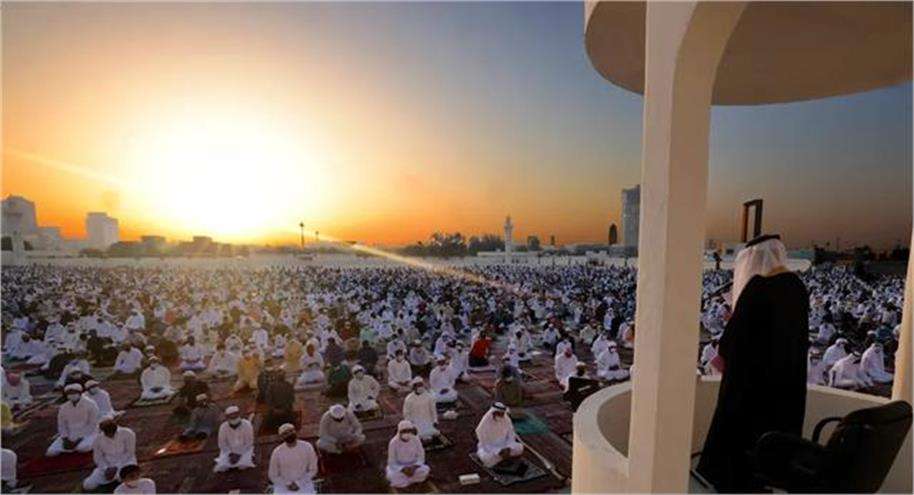 Summer Express - यूएई सरकार ने ईद-उल-फितर 2026 पर खुले ईदगाहों में नमाज पर रोक लगाई