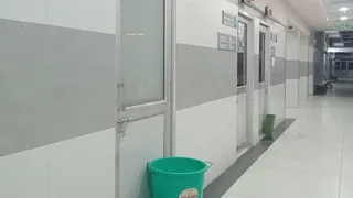 Summer Express - हिसार नागरिक अस्पताल में फिर उजागर हुई लापरवाही, ओपीडी की छत से टपका पानी