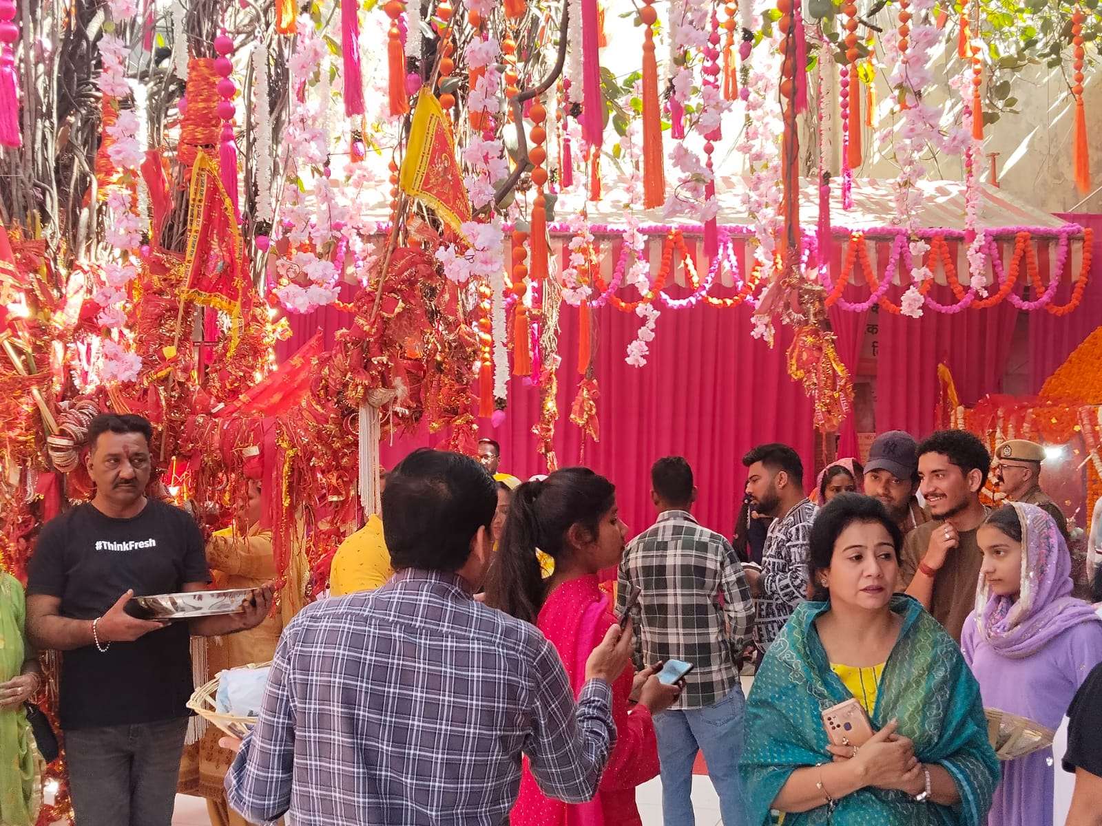 Summer Express - चैत्र नवरात्रों पर फूलों से सजेगा मां चिंतपूर्णी का दरबार,भव्य सजावट की तैयारियां तेज