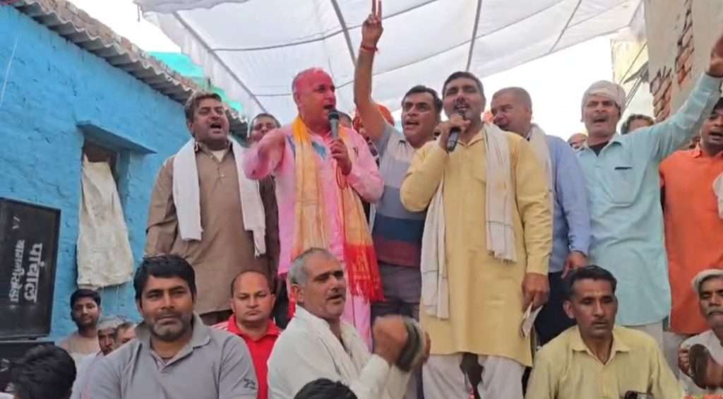 Summer Express - विधायक हरेन्द्र रामरतन ने औरंगाबाद में मनाई पारंपरिक होली, ग्रामीणों संग जमकर लगाए ठुमके