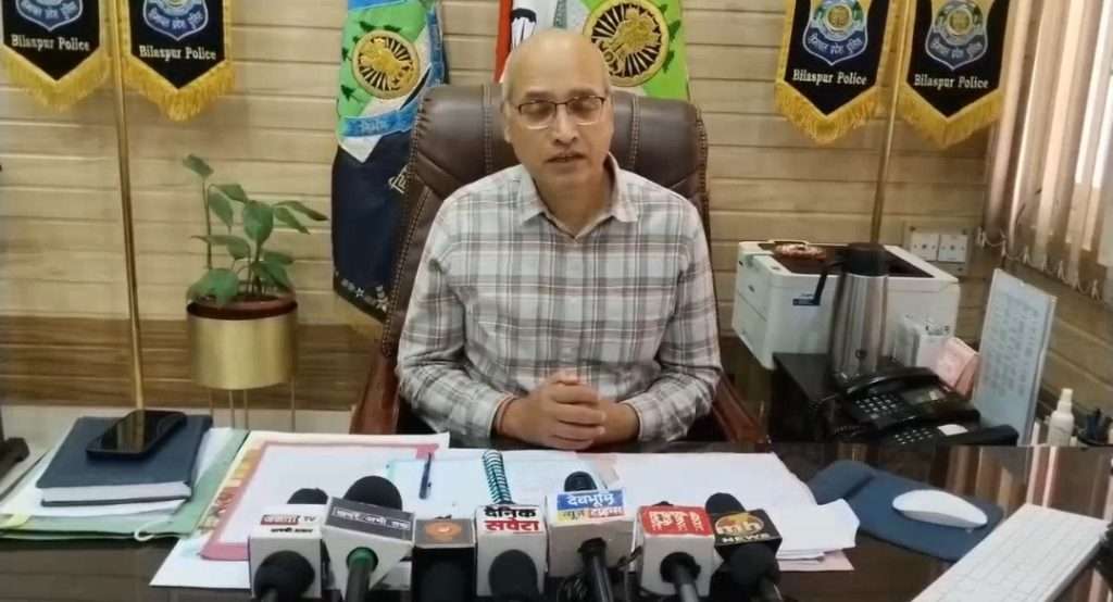 Summer Express - स्कूटी सवार महिला के पास मिले तेंदुए के नाखून,फॉरेंसिक रिपोर्ट के बाद केस दर्ज