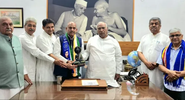 Summer Express - राज्यसभा सदस्य बौद्ध ने राहुल गांधी-मल्लिकार्जुन खरगे से की शिष्टाचार भेंट, क्रॉस वोटिंग पर चर्चा