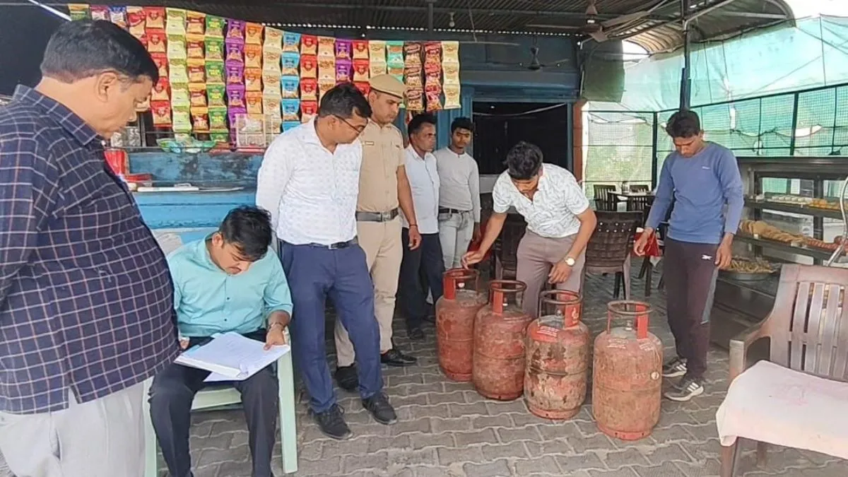 Summer Express - नांगल चौधरी में छापेमारी, होटलों-दुकानों से 8 घरेलू गैस सिलेंडर जब्त