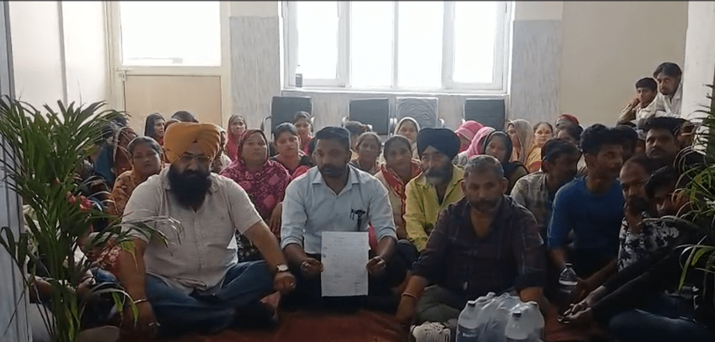 Summer Express - अंबाला छावनी वार्ड 14 में समस्याओं को लेकर पार्षद सहित लोगों का धरना
