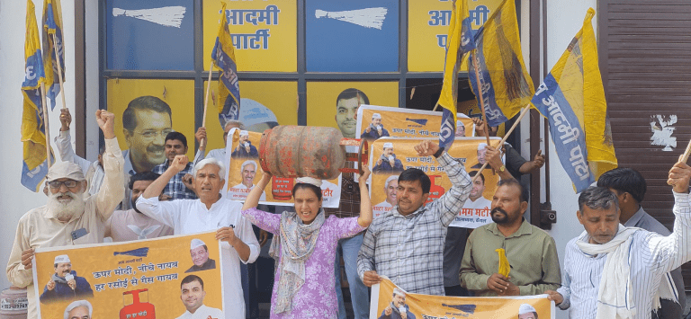 Summer Express - एलपीजी किल्लत और महंगाई के खिलाफ कैथल में AAP का जोरदार प्रदर्शन