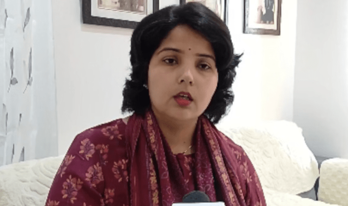 Summer Express - गांधी परिवार पर आरोप लगाने पर महिला कांग्रेस महासचिव सुचित्रा देवी निष्कासित