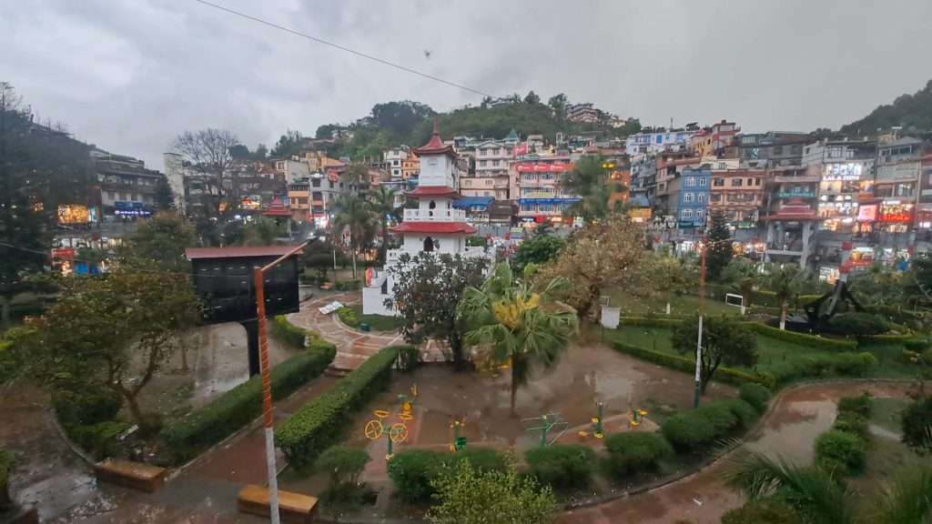 Summer Express - मंडी में मौसम ने ली करवट: ऊपरी क्षेत्रों में बर्फबारी, निचले इलाकों में बारिश से बढ़ी ठंड