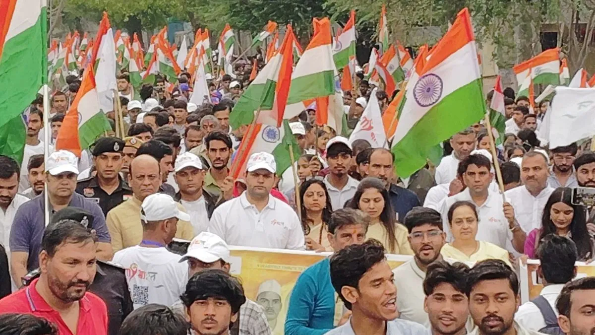 Summer Express - फरीदाबाद में शहीदी दिवस पर पदयात्रा, युवाओं को राष्ट्रनिर्माण से जोड़ा
