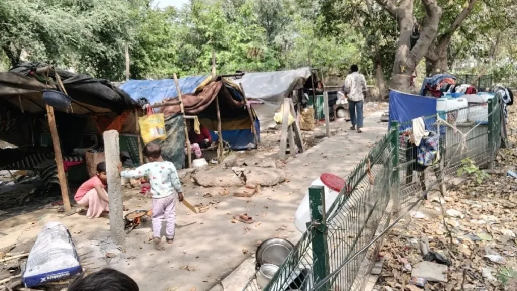 Summer Express - फरीदाबाद में फुटपाथ और साइकिल ट्रैक पर अतिक्रमण, नागरिक परेशान