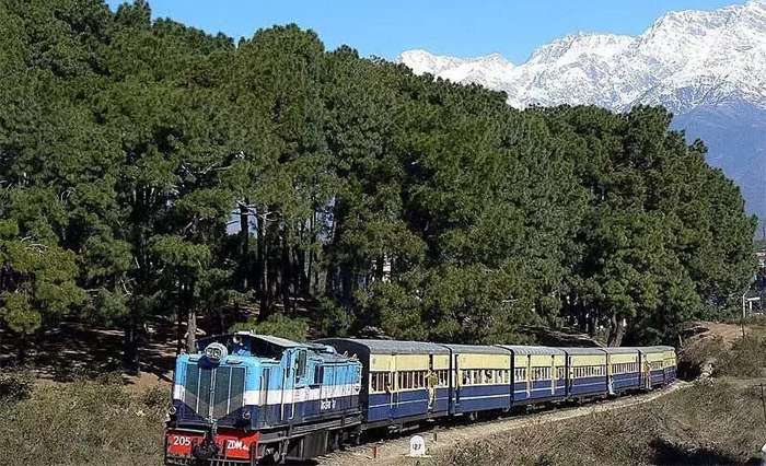 Summer Express - हिमाचल घाटी में पठानकोट-जोगिंद्रनगर रेल सेवा बाधित, जनता और पर्यटन प्रभावित