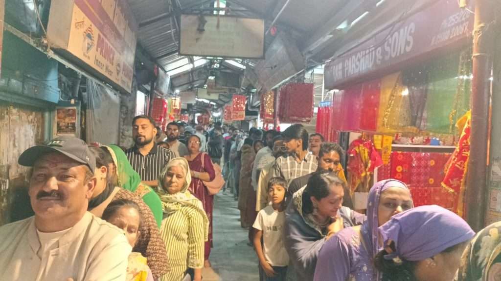 Summer Express - चिंतपूर्णी धाम में उमड़ी भारी भीड़, श्रद्धालुओं के लिए विशेष इंतजाम