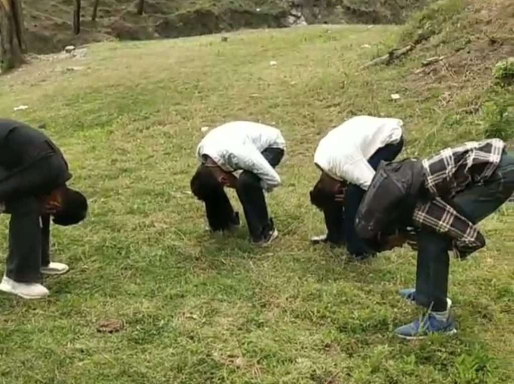Summer Express - स्वारघाट के बलिया में छात्रों पर नशे का आरोप, ग्रामीणों ने मौके पर पकड़ा