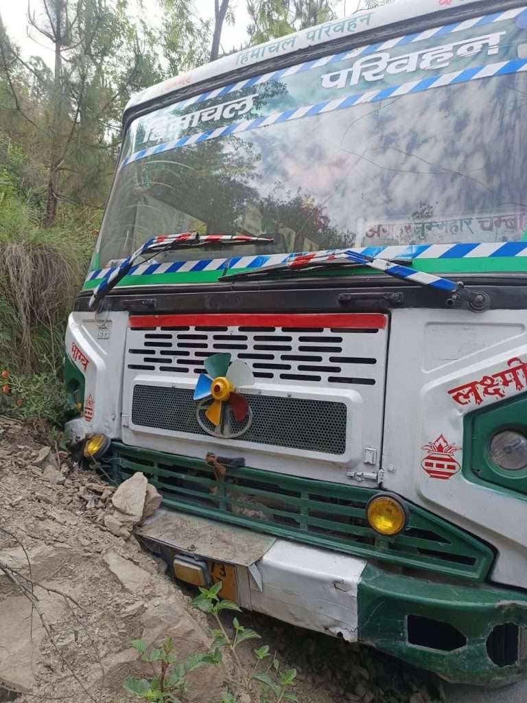 Summer Express - चंबा में बड़ा हादसा टला: एचआरटीसी बस की ब्रेक फेल,चालक की सूझबूझ से बचीं दर्जनों जानें