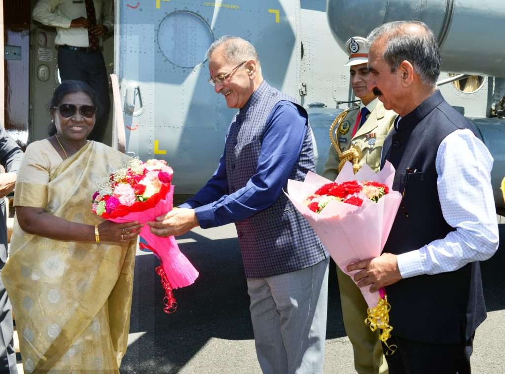 Summer Express - शिमला पहुंचीं राष्ट्रपति द्रौपदी मुर्मू, राज्यपाल और मुख्यमंत्री ने किया गर्मजोशी से स्वागत