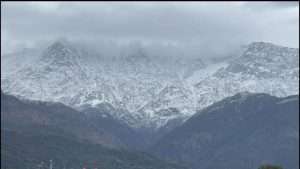 Summer Express - धौलाधार में बर्फबारी के चलते ट्रैकिंग पर रोक , कांगड़ा पुलिस ने जारी की एडवाइजरी