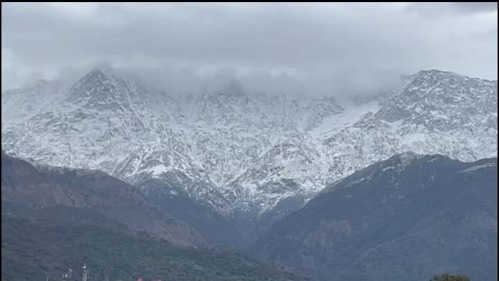 Summer Express - धौलाधार में बर्फबारी के चलते ट्रैकिंग पर रोक , कांगड़ा पुलिस ने जारी की एडवाइजरी