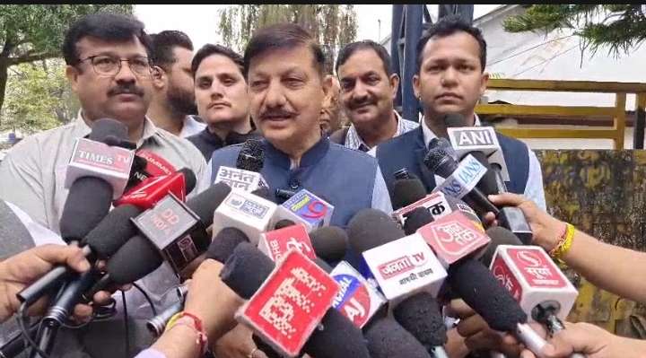Summer Express - हमीरपुर अवैध खनन मामला: राजेंद्र राणा ने पुलिस कार्रवाई पर उठाए सवाल, मुख्यमंत्री पर लगाए गंभीर आरोप