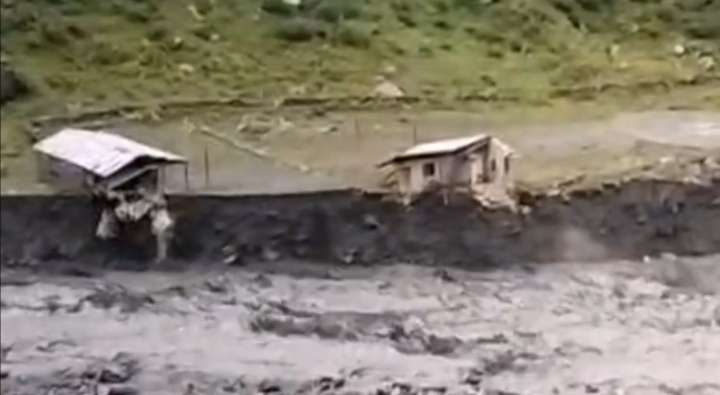 Summer Express - रावी नदी का कटाव बढ़ा, बड़ा भंगाल गांव और हेलीपैड पर संकट गहराया