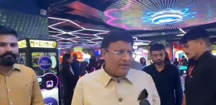 Summer Express - फरीदाबाद में धूमधाम से मनाया गया कैबिनेट मंत्री विपुल गोयल का जन्मदिन, हजारों लोगों ने दी शुभकामनाएं