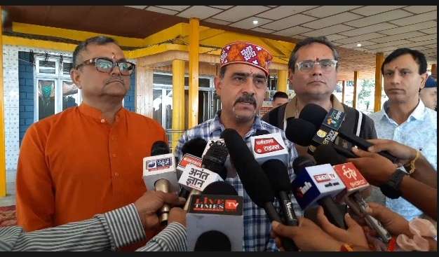 Summer Express - आईपीएल मैचों के सफल आयोजन को लेकर इन्द्रूनाग के दर पहुंचे एचपीसीए के अधिकारी, हवन यज्ञ कर मांगी गई मनोकामना